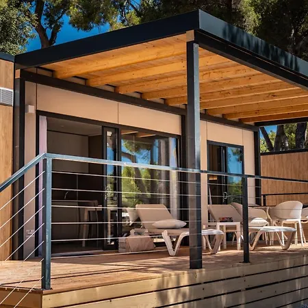 Arena Stoja Homes פולה