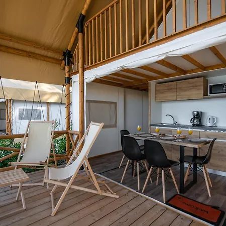 ホリデーパーク Arena Stoja Homes プーラ