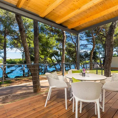 Arena Stoja Homes プーラ