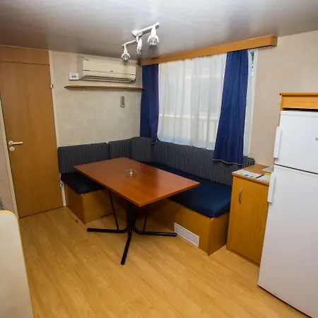 ホリデーパーク Arena Stoja Homes プーラ