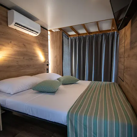 Arena Stoja Homes プーラ