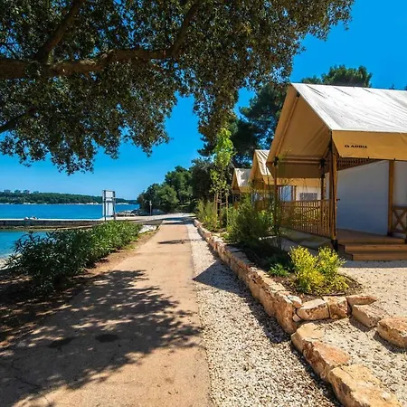 Arena Stoja Homes プーラ