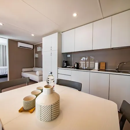 ホリデーパーク Arena Stoja Homes 4*