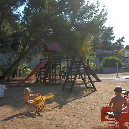 Arena Stoja Homes プーラ