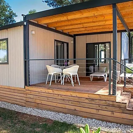 Arena Stoja Homes ホリデーパーク 4*