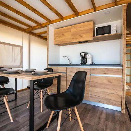 Arena Stoja Homes ホリデーパーク